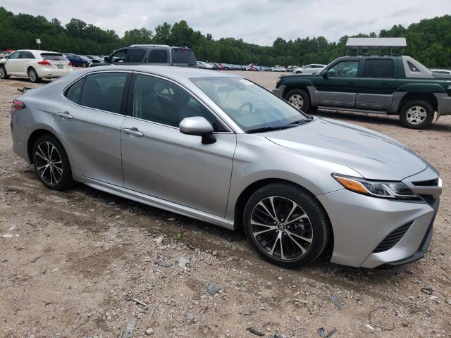 4T1B11HK2KU827975 - 2019 TOYOTA CAMRY L SILVER photo 4