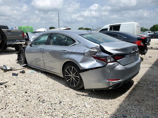 58ADZ1B12NU111429 - 2022 LEXUS ES350 350 BASE SILVER photo 2