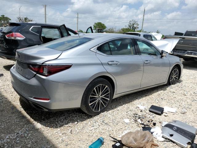 58ADZ1B12NU111429 - 2022 LEXUS ES350 350 BASE SILVER photo 3