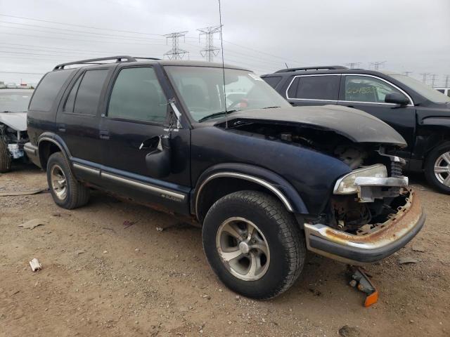 1GNCS13W9W2299229 - 1998 CHEVROLET BLAZER BLACK photo 4