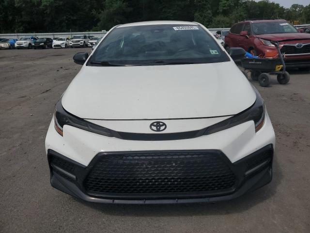 5YFS4MCE4MP076747 - 2021 TOYOTA COROLLA SE Weiß Foto 5