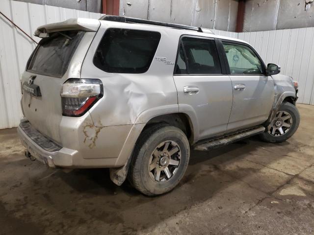 JTERU5JR2P6152175 - 2023 TOYOTA 4RUNNER SE SILVER photo 3