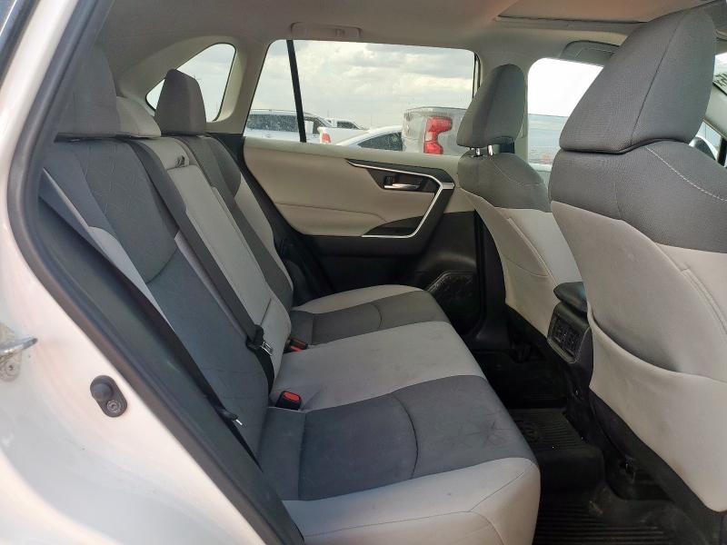 2T3P1RFV8MC229919 - 2021 TOYOTA RAV4 XLE WHITE photo 11