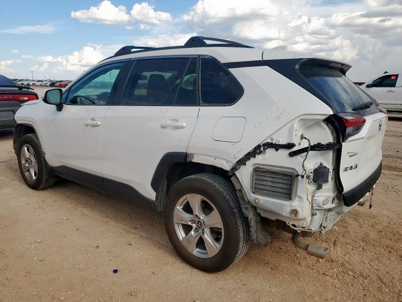 2T3P1RFV8MC229919 - 2021 TOYOTA RAV4 XLE WHITE photo 2