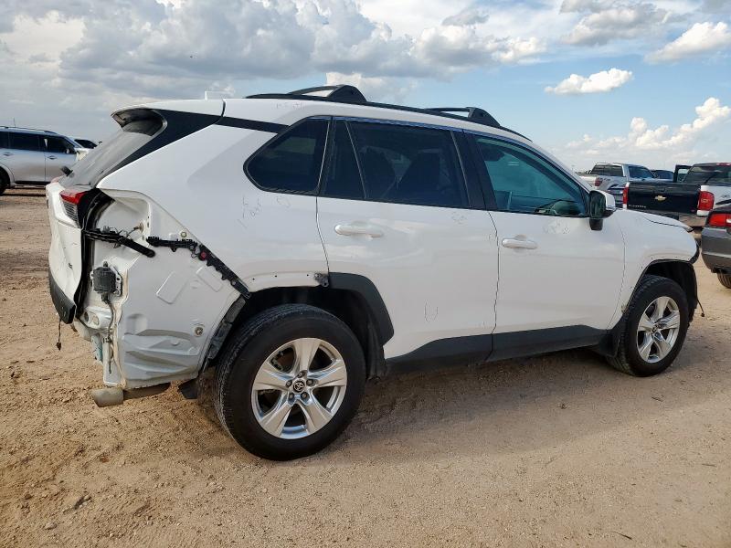 2T3P1RFV8MC229919 - 2021 TOYOTA RAV4 XLE WHITE photo 3