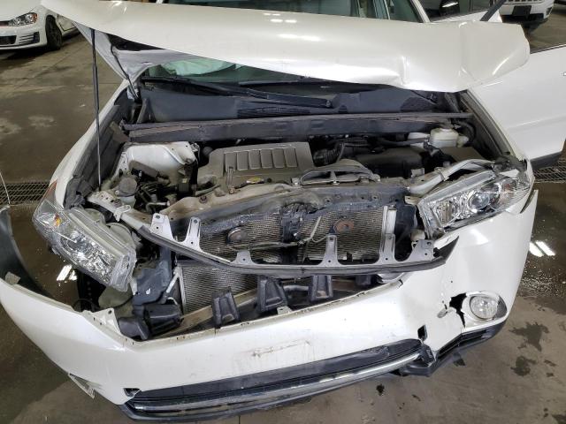 5TDBK3EH6DS214173 - 2013 TOYOTA HIGHLANDER BASE Beyaz fotoğraf 12
