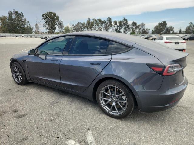 5YJ3E1EB4NF130659 - 2022 TESLA MODEL 3 GRAY photo 2