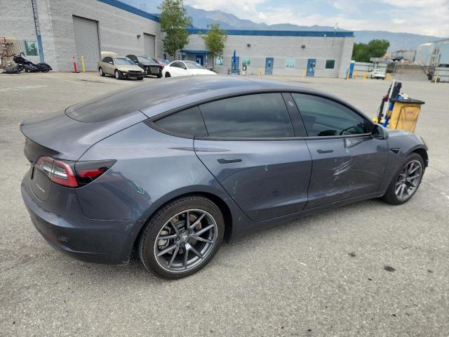 5YJ3E1EB4NF130659 - 2022 TESLA MODEL 3 GRAY photo 3