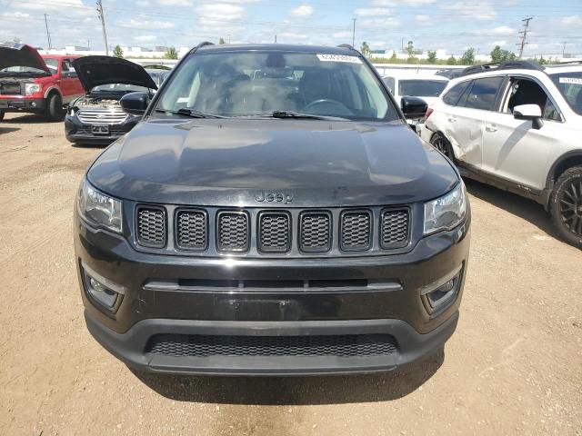 3C4NJCBBXJT409520 - 2018 JEEP COMPASS LATITUDE Noir photo 5