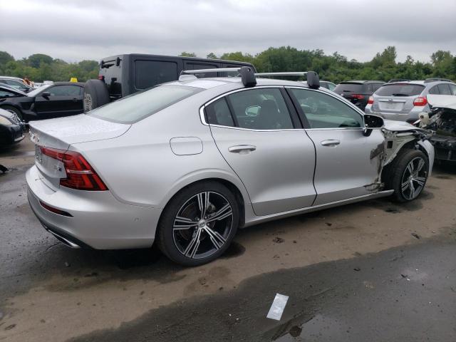 7JRL12TLXNG176100 - 2022 VOLVO S60 B5 INSCRIPTION SILVER photo 3