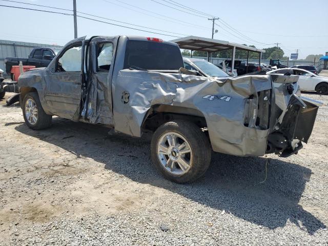 1GCRKSE70DZ302361 - 2013 CHEVROLET SILVERADO K1500 LT SILVER photo 2