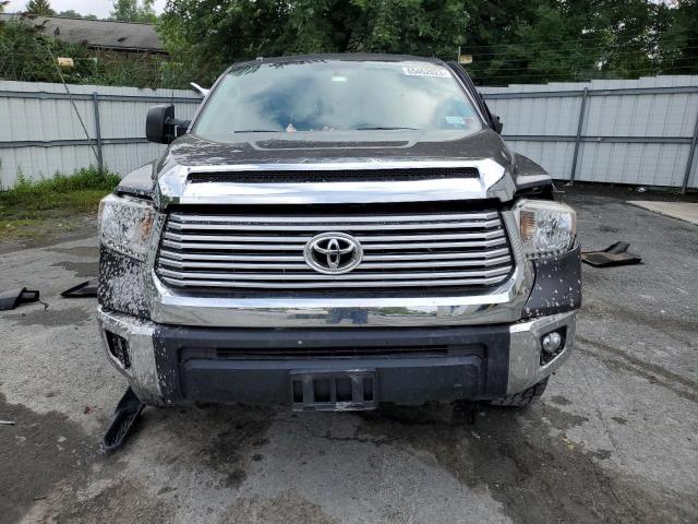 5TFUY5F13HX654789 - 2017 TOYOTA TUNDRA DOUBLE CAB SR/SR5 GRAY photo 5