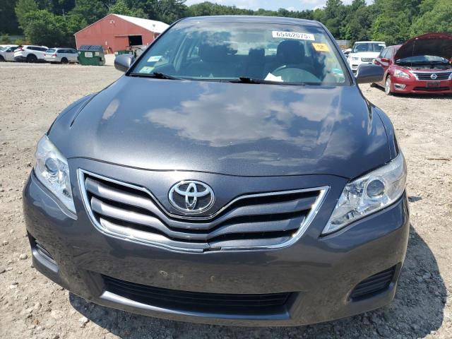 4T1BF3EK8AU043218 - 2010 TOYOTA CAMRY BASE GRAY photo 5