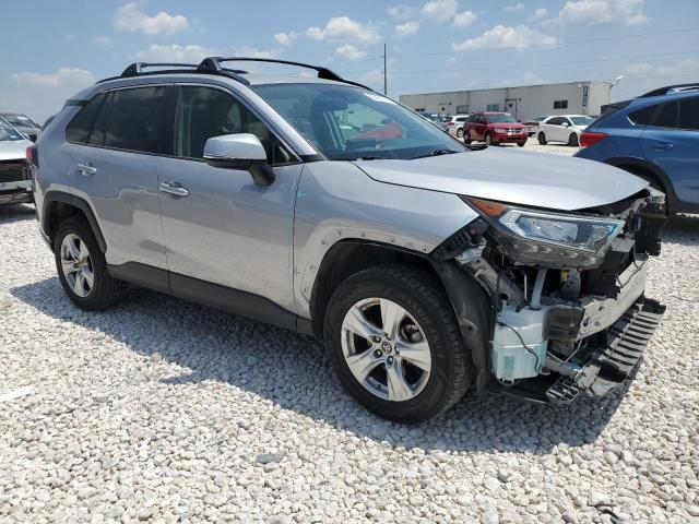 JTMW1RFV7KD009935 - 2019 TOYOTA RAV4 XLE SILVER photo 4