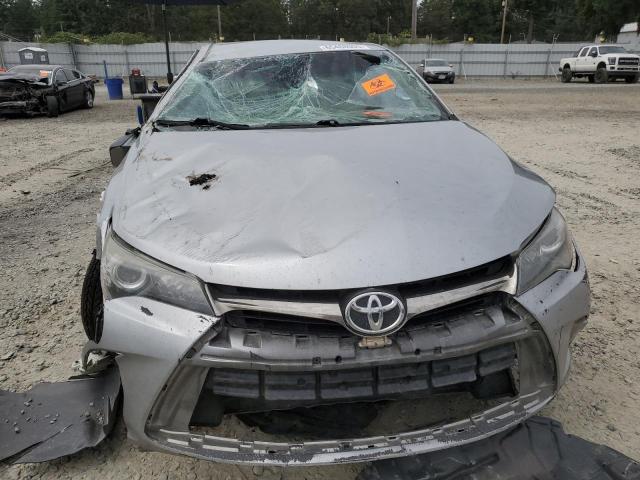 4T1BF1FK5FU056213 - 2015 TOYOTA CAMRY LE SILVER photo 5