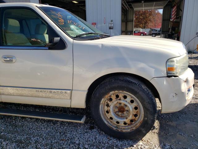5LMFU28597LJ08628 - 2007 LINCOLN NAVIGATOR თეთრი ფოტო 9