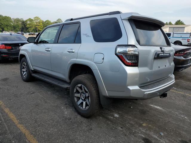 JTEPU5JR5P6141730 - 2023 TOYOTA 4RUNNER SE SILVER photo 2