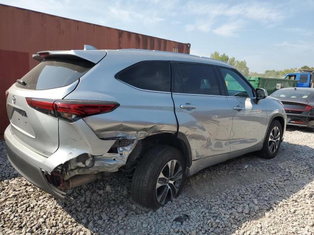 5TDGZRAH0MS522174 - 2021 TOYOTA HIGHLANDER XLE SILVER photo 3
