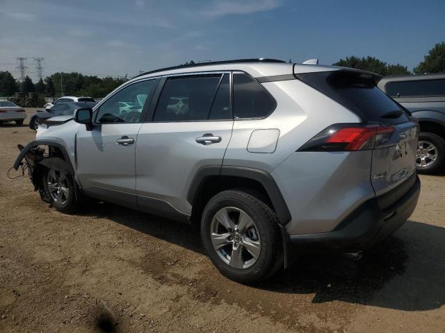2T3P1RFV3RW460524 - 2024 TOYOTA RAV4 XLE SILVER photo 2