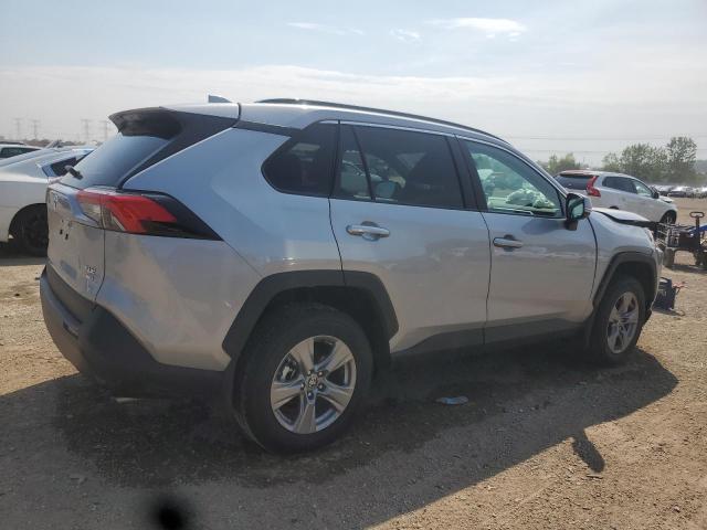 2T3P1RFV3RW460524 - 2024 TOYOTA RAV4 XLE SILVER photo 3