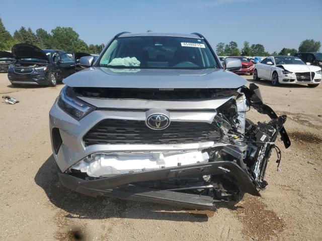2T3P1RFV3RW460524 - 2024 TOYOTA RAV4 XLE SILVER photo 5