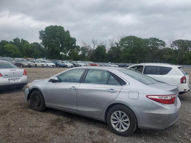 4T1BF1FK2HU296046 - 2017 TOYOTA CAMRY LE 银色 照片 2