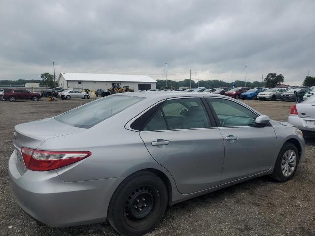 4T1BF1FK2HU296046 - 2017 TOYOTA CAMRY LE 银色 照片 3