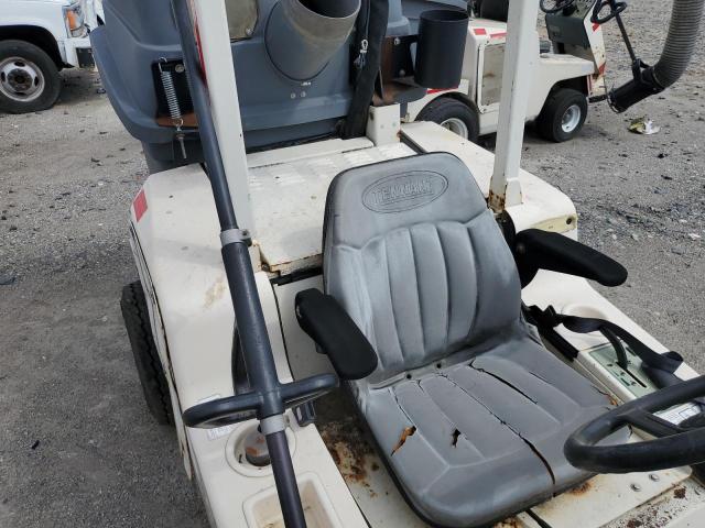 43003379 - 2012 TENN SWEEPER WHITE photo 6