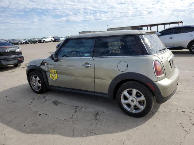 WMWMF33549TU71151 - 2009 MINI COOPER GOLD photo 2