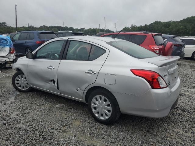 3N1CN7AP4HK448395 - 2017 NISSAN VERSA S SILVER photo 2