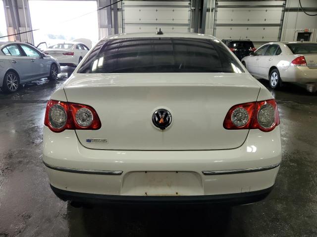 WVWAK73C68E129811 - 2008 VOLKSWAGEN PASSAT KOMFORT WHITE photo 6