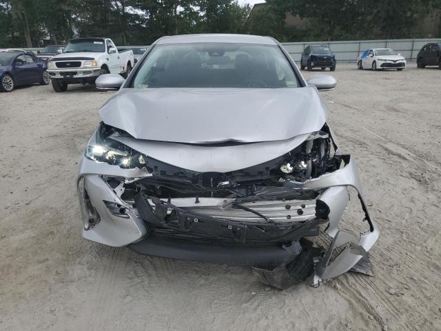 JTDKARFPXJ3090241 - 2018 TOYOTA PRIUS PRIM 银色 照片 5