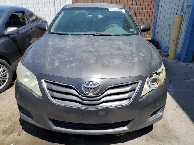 4T1BF3EK1BU655777 - 2011 TOYOTA CAMRY BASE GRAY photo 5