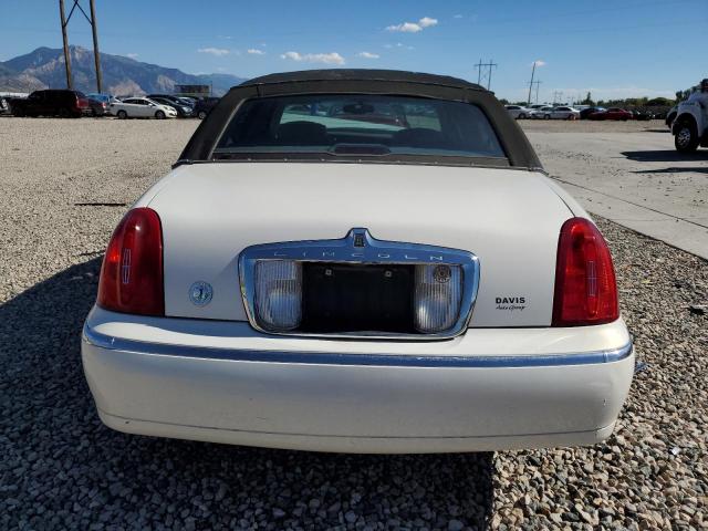 1LNHM82W4XY614256 - 1999 LINCOLN TOWN CAR SIGNATURE WHITE photo 6