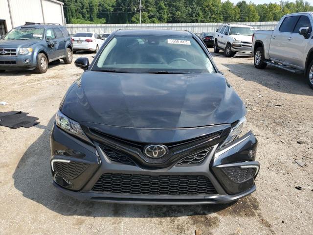 4T1G11AK8PU769104 - 2023 TOYOTA CAMRY SE NIGHT SHADE BLACK photo 5