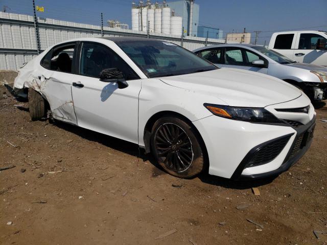 4T1G11AKXMU461962 - 2021 TOYOTA CAMRY SE WHITE photo 4