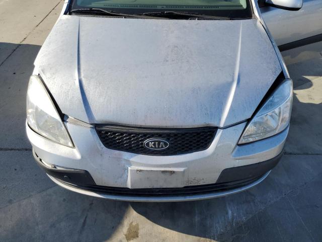 KNADE123666131100 - 2006 KIA RIO SILVER photo 11