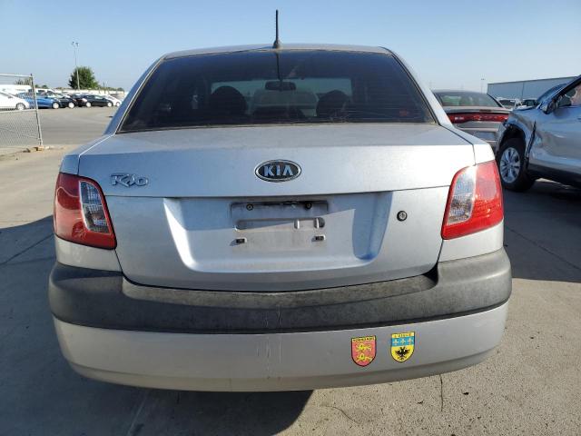 KNADE123666131100 - 2006 KIA RIO SILVER photo 6