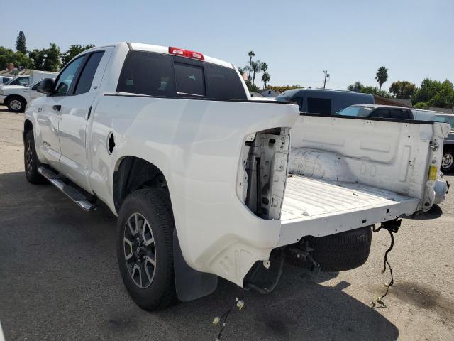 5TFRY5F17JX239907 - 2018 TOYOTA TUNDRA DOUBLE CAB SR/SR5 WHITE photo 2