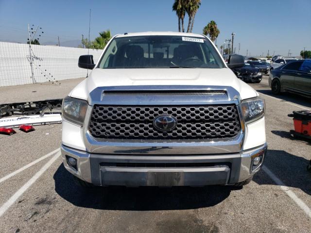 5TFRY5F17JX239907 - 2018 TOYOTA TUNDRA DOUBLE CAB SR/SR5 WHITE photo 5