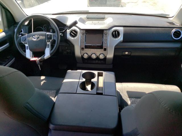 5TFRY5F17JX239907 - 2018 TOYOTA TUNDRA DOUBLE CAB SR/SR5 WHITE photo 8