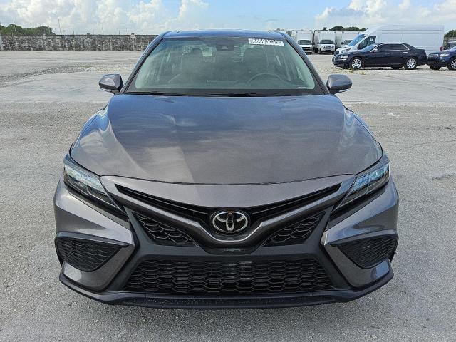 4T1T11AK7RU904834 - 2024 TOYOTA CAMRY SE NIGHT SHADE GRAY photo 5
