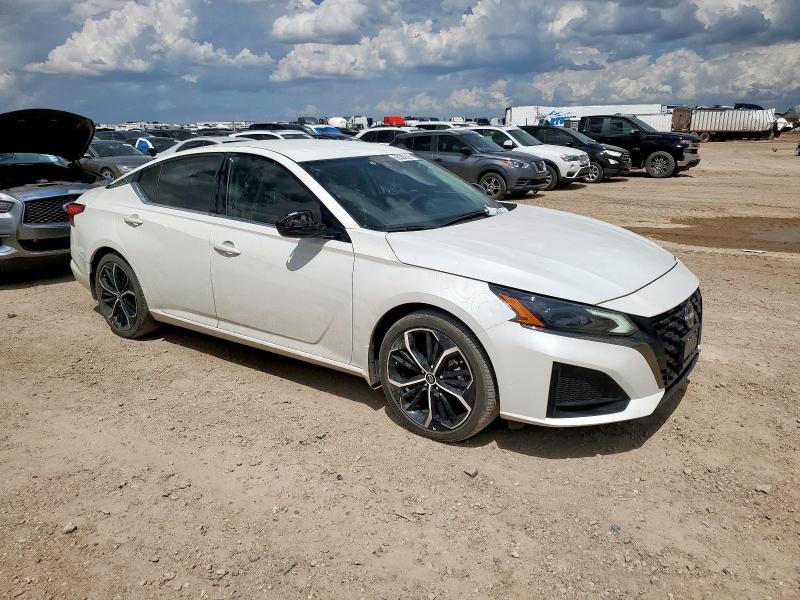 1N4BL4CV6RN318936 - 2024 NISSAN ALTIMA SR WHITE photo 4