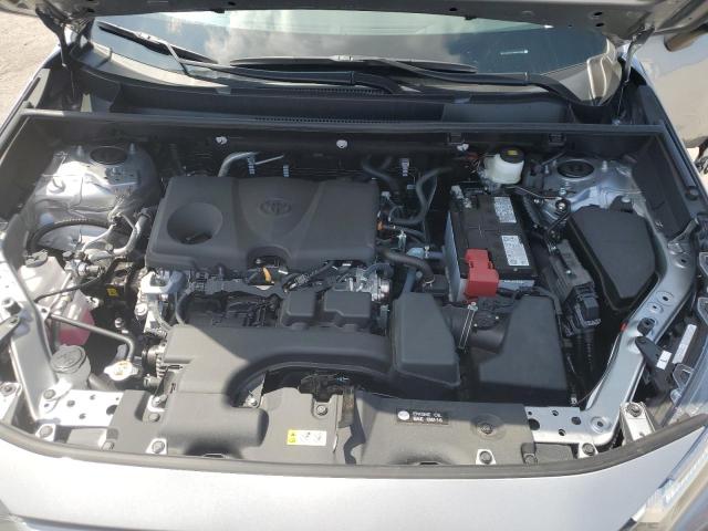2T3W1RFV9SW389315 - 2025 TOYOTA RAV4 XLE 银色 照片 12