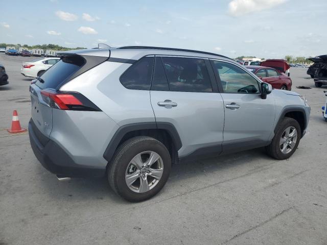 2T3W1RFV9SW389315 - 2025 TOYOTA RAV4 XLE 银色 照片 3