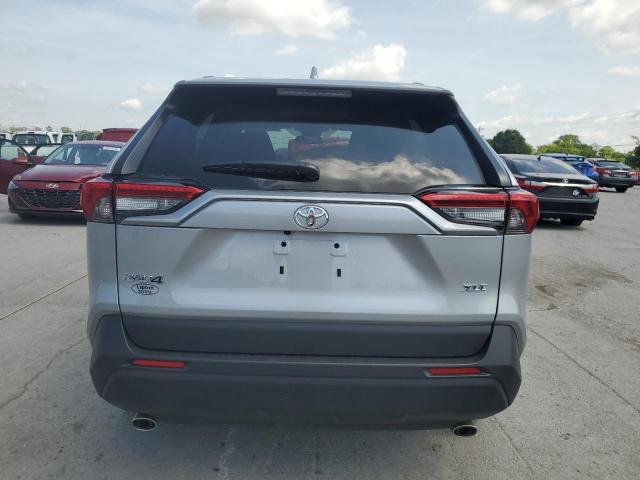 2T3W1RFV9SW389315 - 2025 TOYOTA RAV4 XLE 银色 照片 6