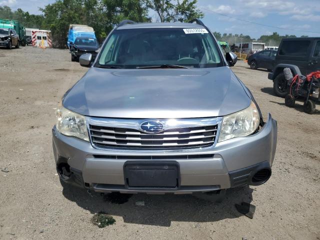 JF2SH6CC1AH910139 - 2010 SUBARU FORESTER 2.5X PREMIUM فضي صورة 5