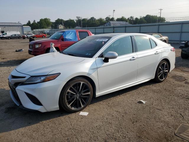 4T1B61HK1JU047367 - 2018 TOYOTA CAMRY XSE WHITE photo 1