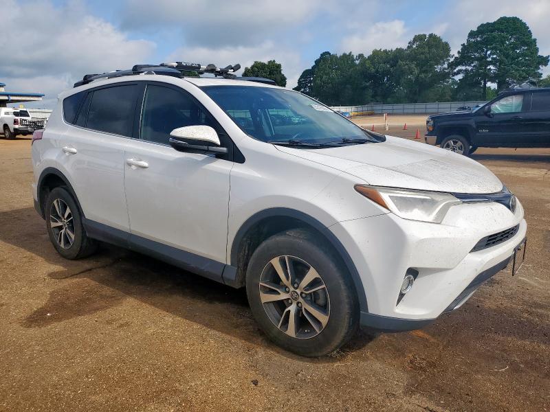 2T3WFREV7HW376929 - 2017 TOYOTA RAV4 XLE WHITE photo 4