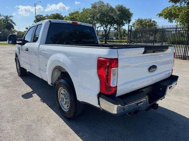 1FT7X2A6XKED16231 - 2019 FORD F250 SUPER DUTY WHITE photo 2